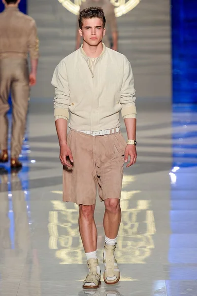 Look 13